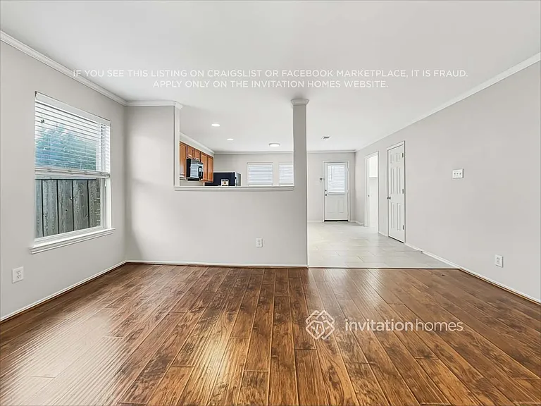 402 Azalea Dr — Photo 3