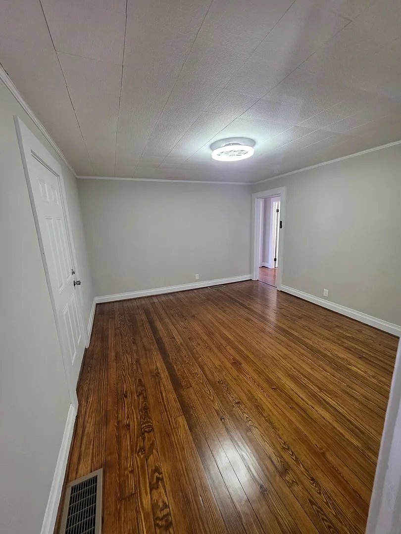 4035 Leo Street — Photo 3
