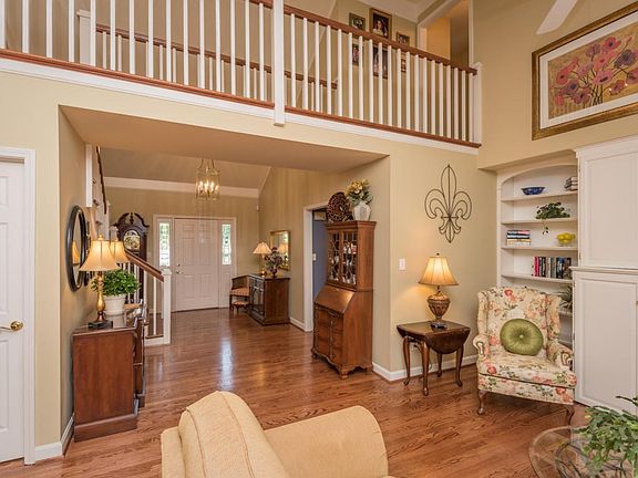 Open and Spacious Entry