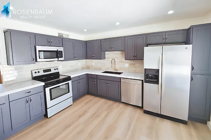 7321 E Coronado Rd — Photo 3