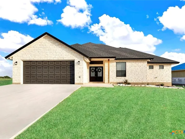 741 Highland St, Poth, TX 78147