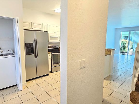 3rd image of 1935 Gardenia Ct #1935