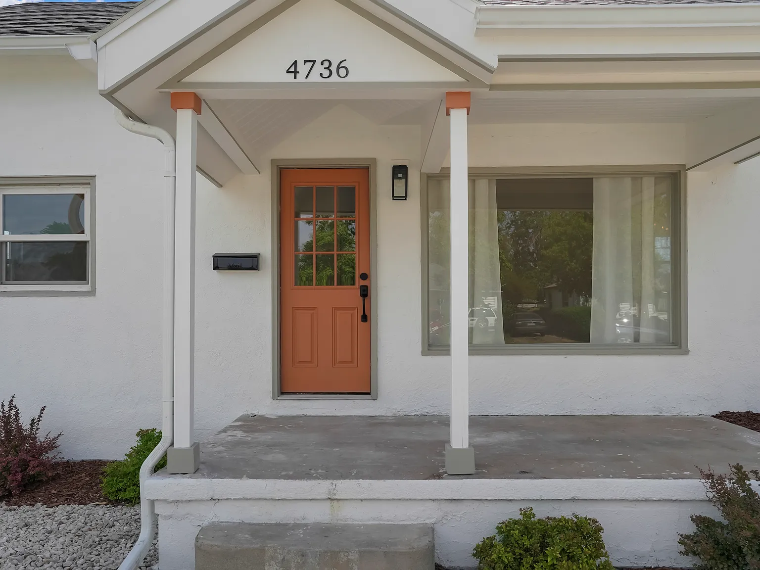 4 bed, 1200 sqft, $2,995 — Photo 2
