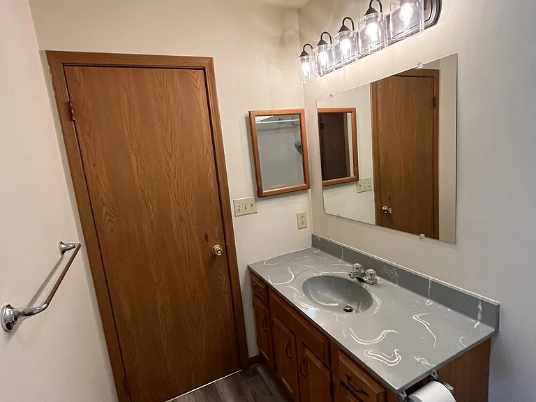 1004 Rebecca St — Photo 20