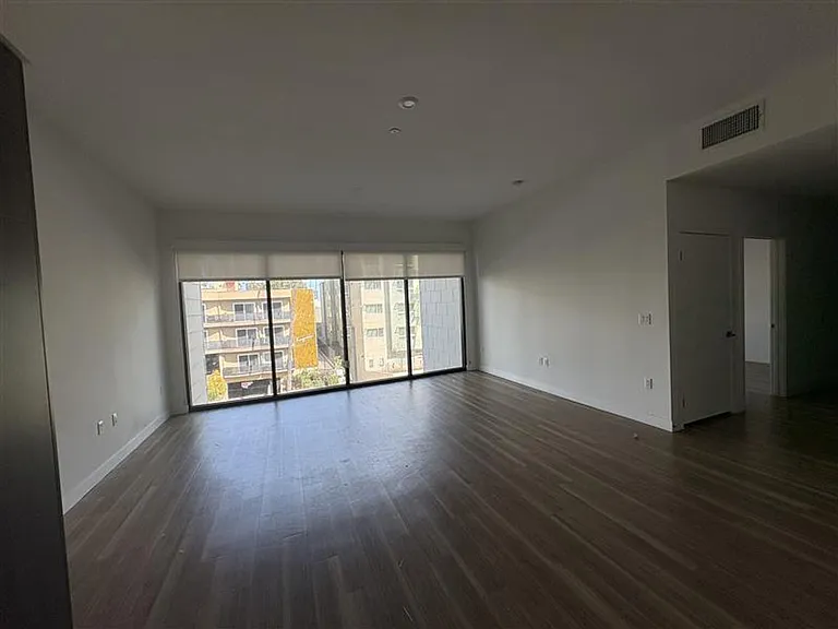Maya Apartments at 535 Kingsley Dr in Los Angeles — Photo 40