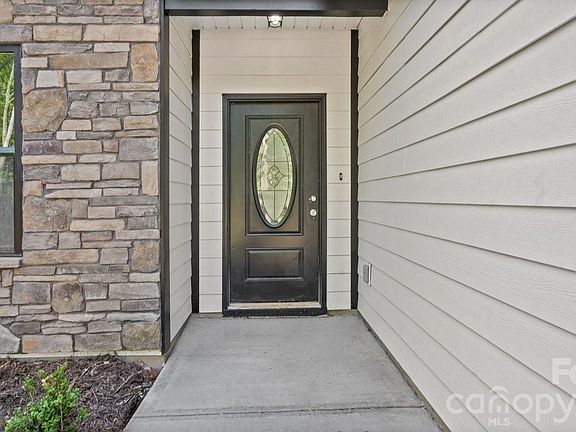 4th image of 1028 Dewitt Rd