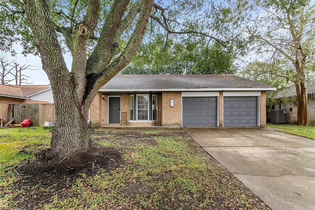 3 bed, 2.0 bath, 1341 sqft, $2,100 — Photo 1