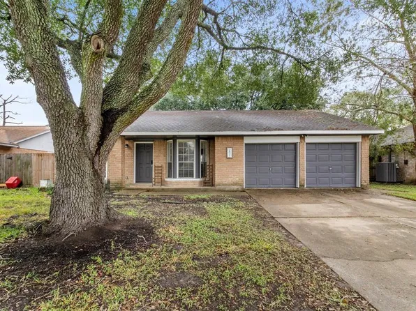 2831 Heritage Bend Dr, Webster, TX 77598