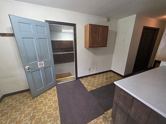 5th image of 85 Carleton Boulevard