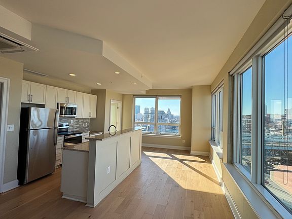 4th image of 248 N Christopher Columbus Blvd #1602