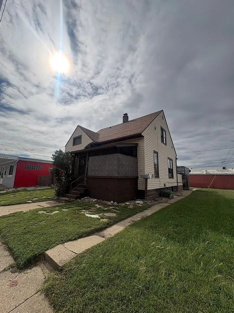 528 Margaret St — Photo 1