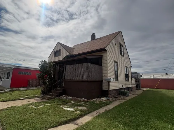 528 Margaret St, 528 Margaret St #C, Pekin, IL 61554