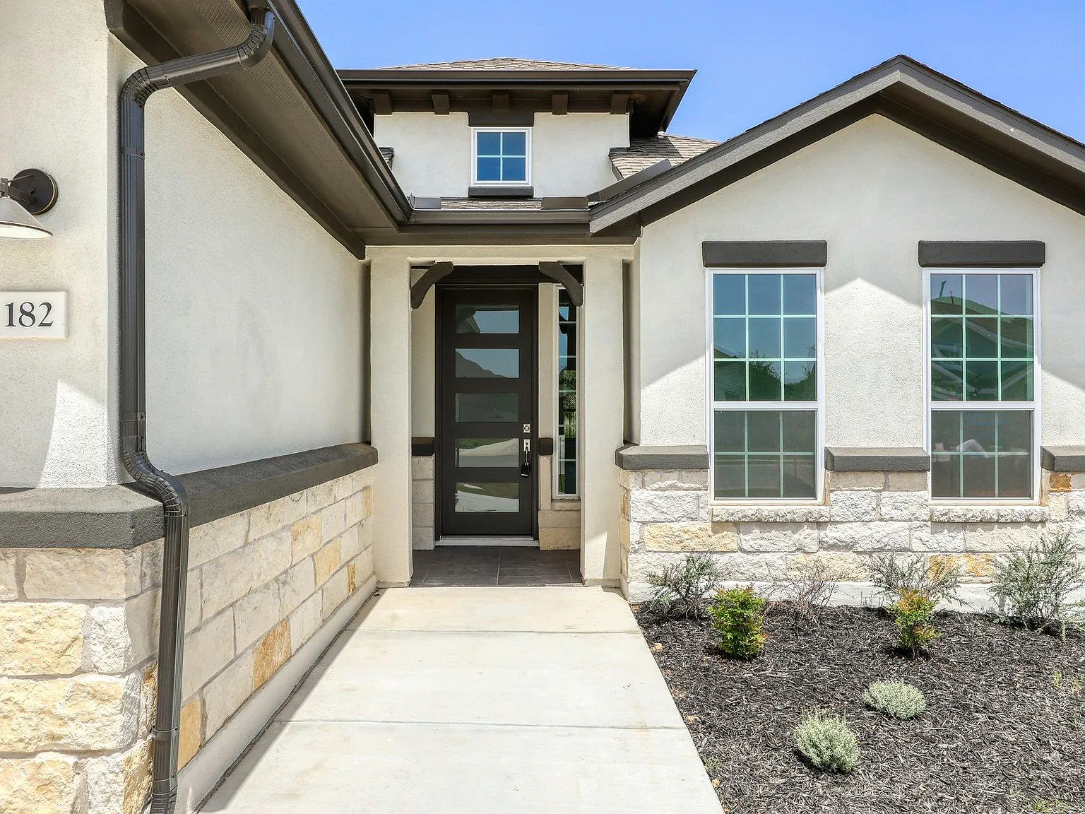 4 bed, 2.5 bath, 1984 sqft, $3,095 — Photo 3
