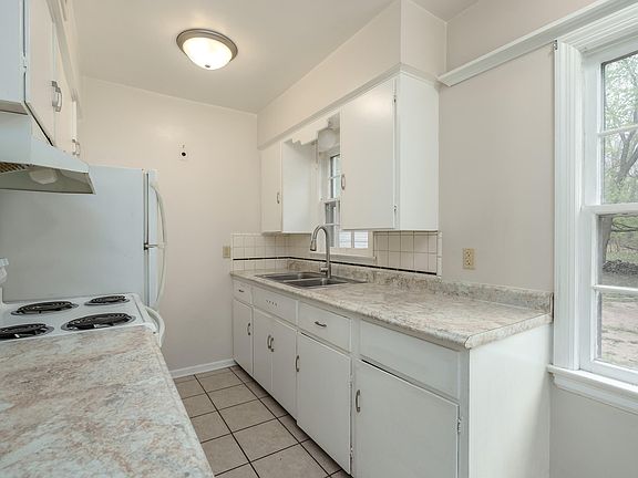 5th image of 333 Cornell Dr