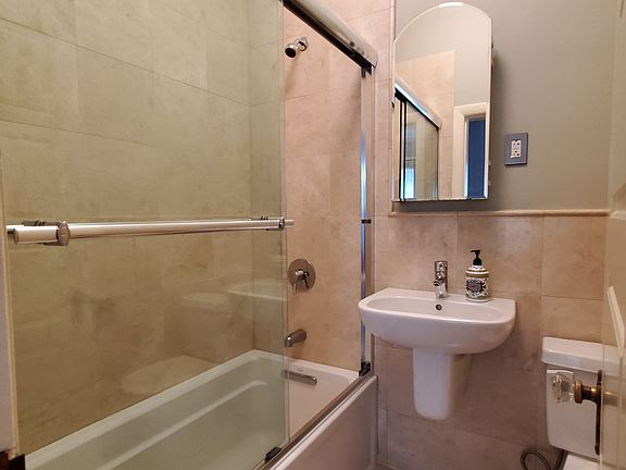 4th image of 19 Regent Cir APT 1