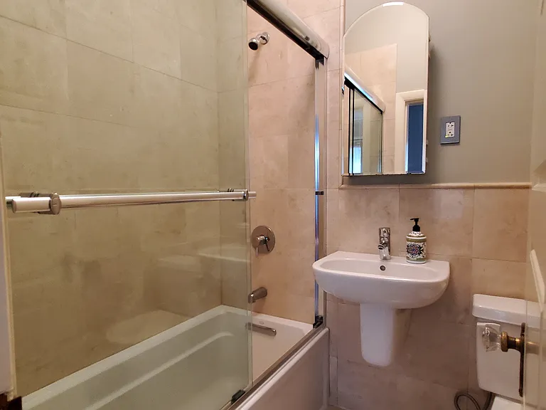 19 Regent Cir #1 — Photo 4