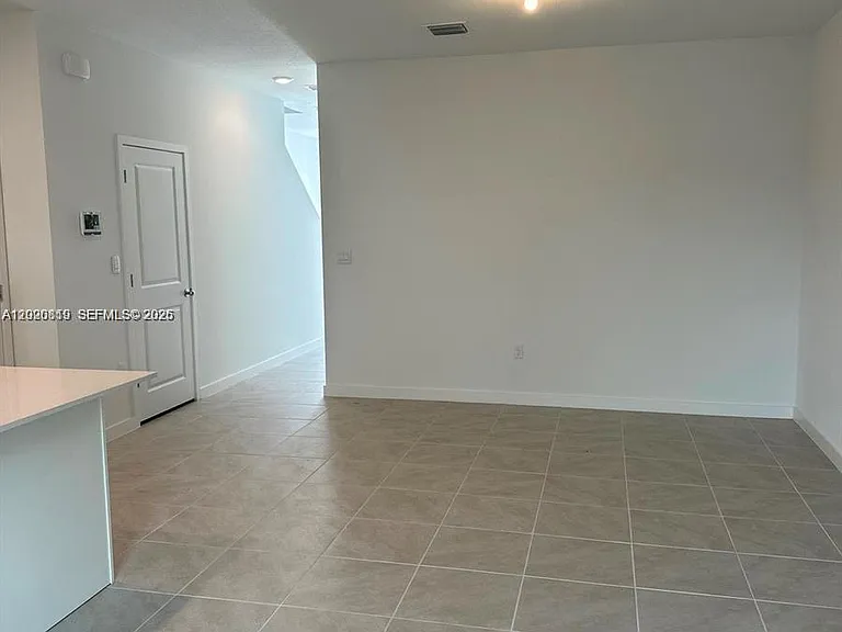 853 SW 12th St — Photo 9