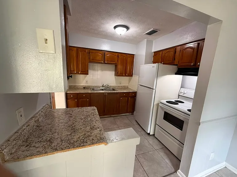 4020 Canal St — Photo 1