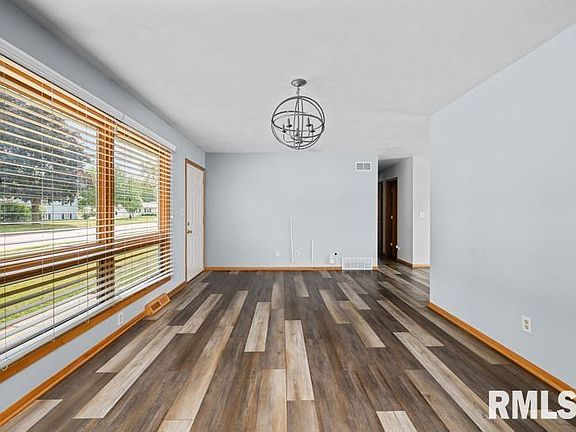 3rd image of 2116 W 35th St