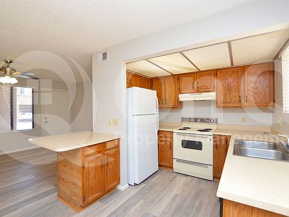 3rd image of 918 N Revere Dr #102