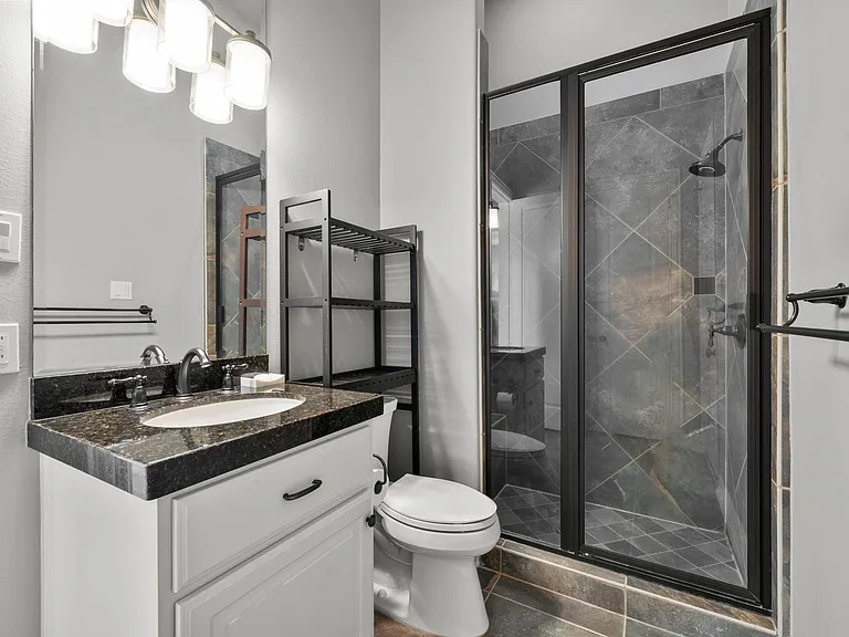2102 Countryshire Ln — Photo 43