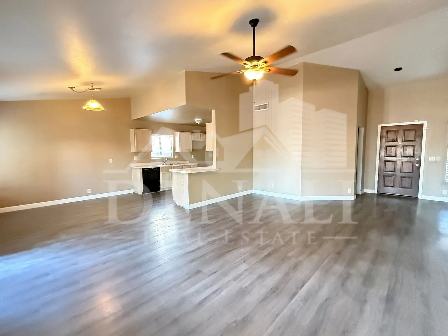 3 bed, 2.0 bath, 1365 sqft, $1,995 — Photo 4