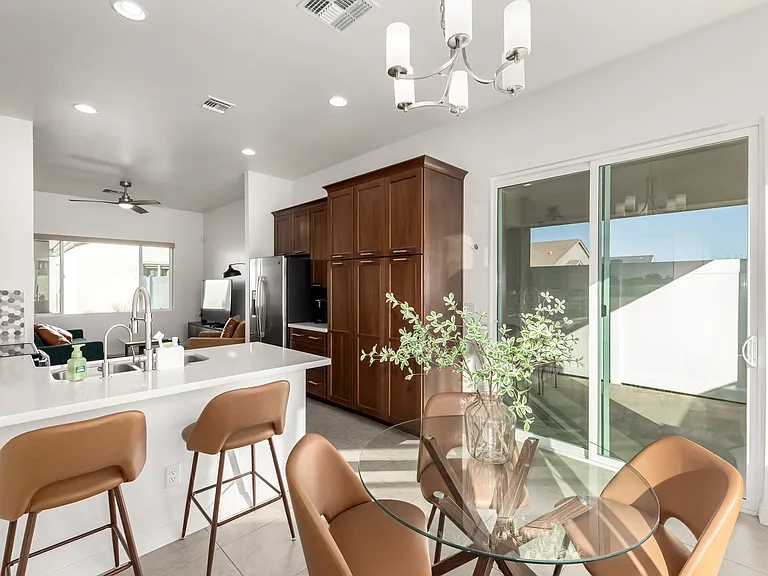 2521 E Jude Ln — Photo 8