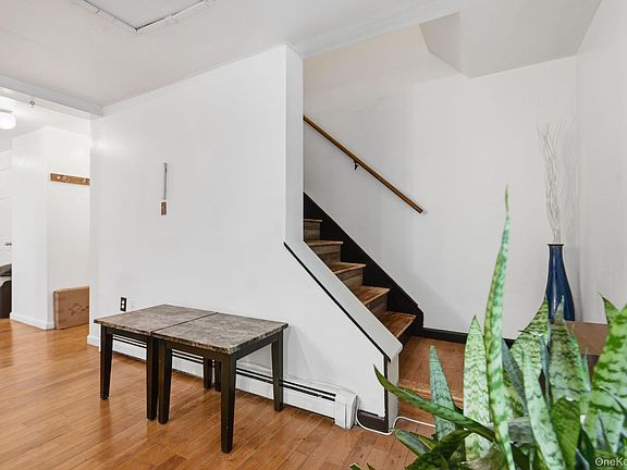 4th image of 17 Harbor Hill Court