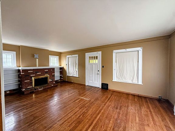3rd image of 1446 Ridge Rd NW