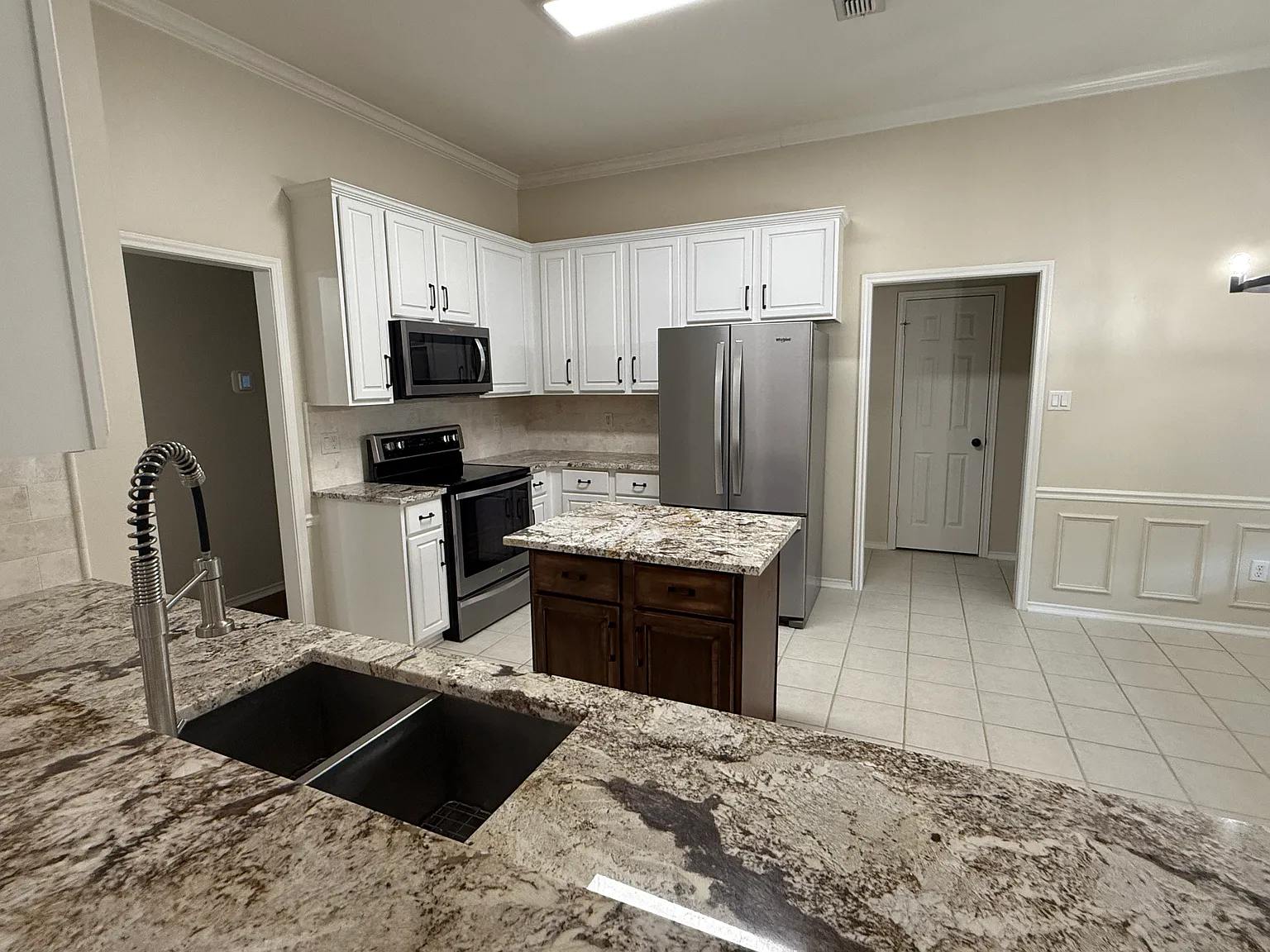 3 bed, 1825 sqft, $1,950 — Photo 3