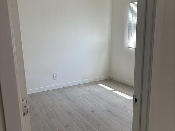 5th image of 3830 41st St APT 4