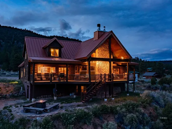 704 E Creekside Dr, Hatch, UT 84735