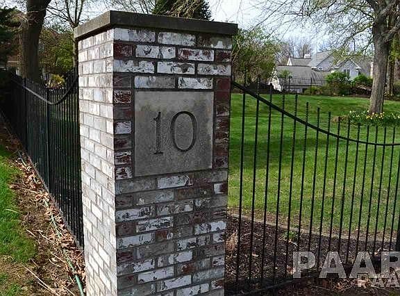 Iron fence around double lot