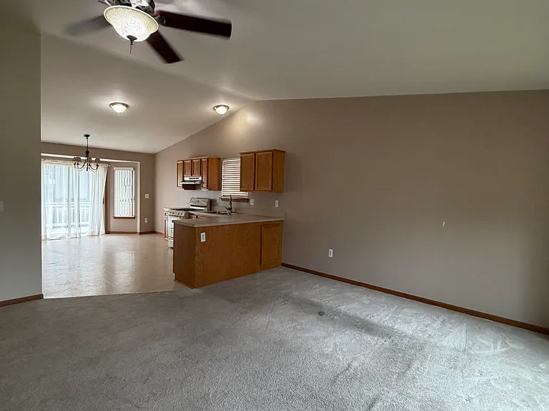 30300 Madison Ave — Photo 6