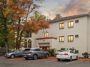 120 Fellsview Ter APT 124, Stoneham, MA 02180