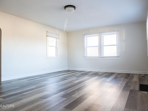 2nd image of 2819 Woodbine Ave