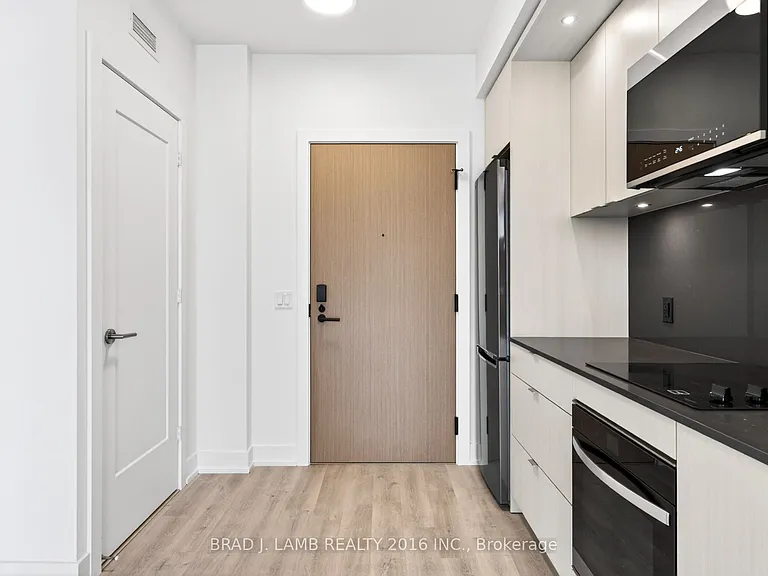 25 Cordova Ave #Penthouse 14 — Photo 3