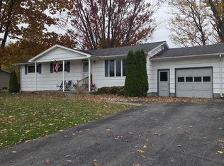 7 Vollmer Pkwy, Rochester, NY 14623