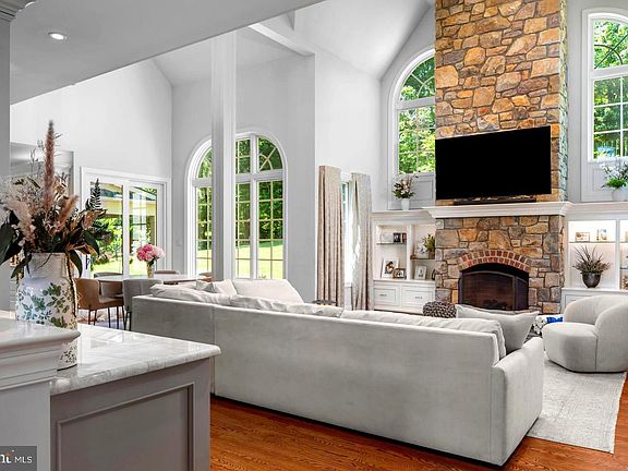 4th image of 5 Pemberton Ln