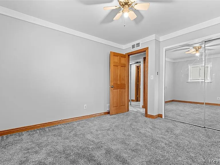 323 N Campbell Rd — Photo 14