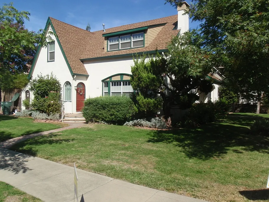 502 Olive Ave photo 1