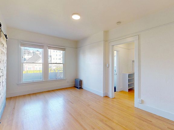 4th image of 3099 Washington St #18
