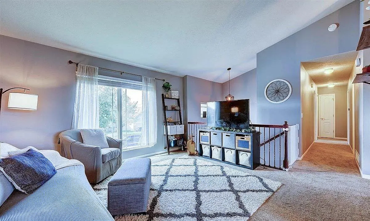 3 bed, 2.5 bath, 1612 sqft, $2,199 — Photo 3