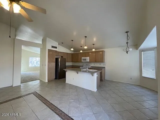4 bed, 1833 sqft, $2,400 — Photo 4