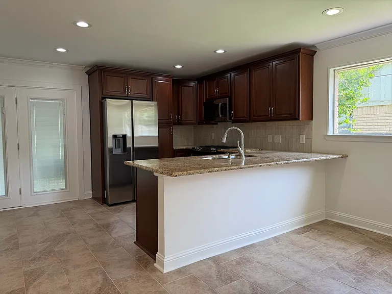 Kitchen & Dinning Area