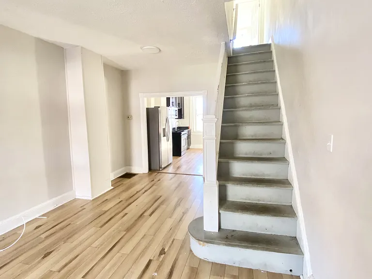 514 N Decker Ave — Photo 2