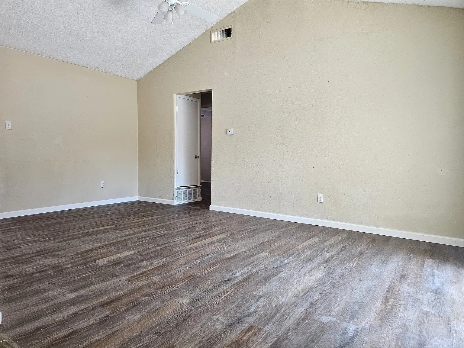 4 bed, 1491 sqft, $1,999 — Photo 2