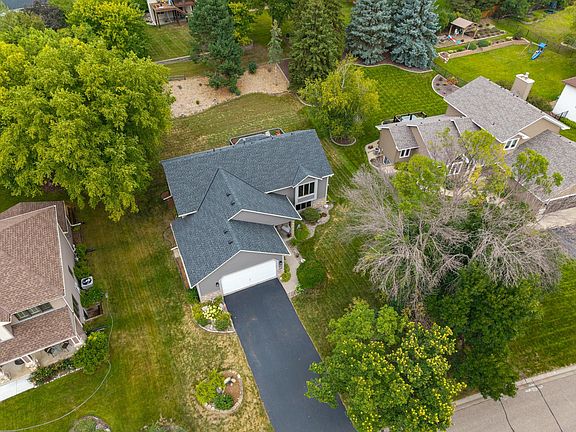 3rd image of 1123 Ridge Bluff Dr