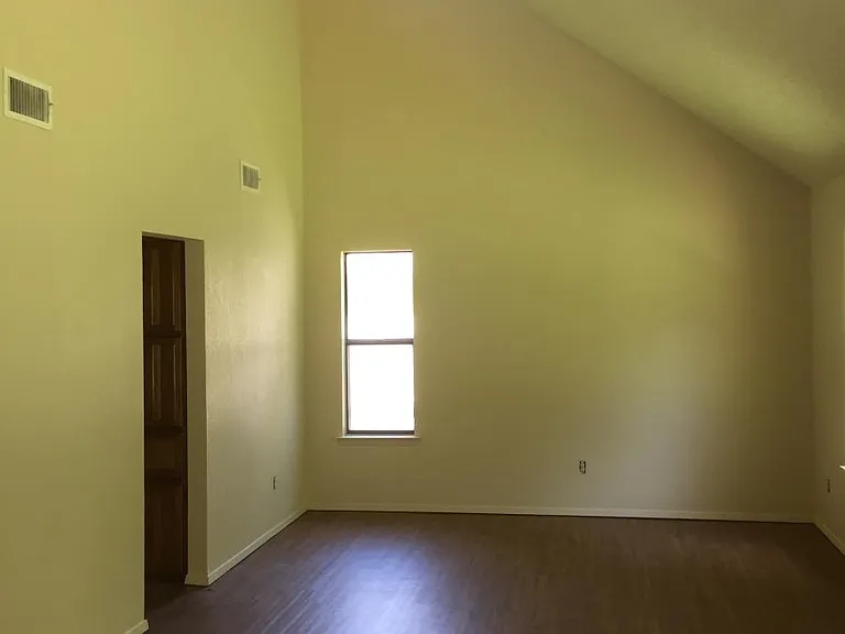 5008 Village Ct — Photo 10