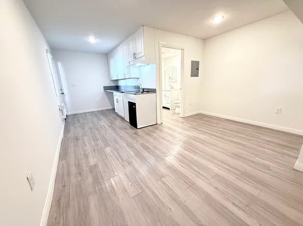 14603 Gilmore St #9, Van Nuys, CA 91411